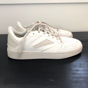 Thousand Fell Women’s Court white/white tennis shoes